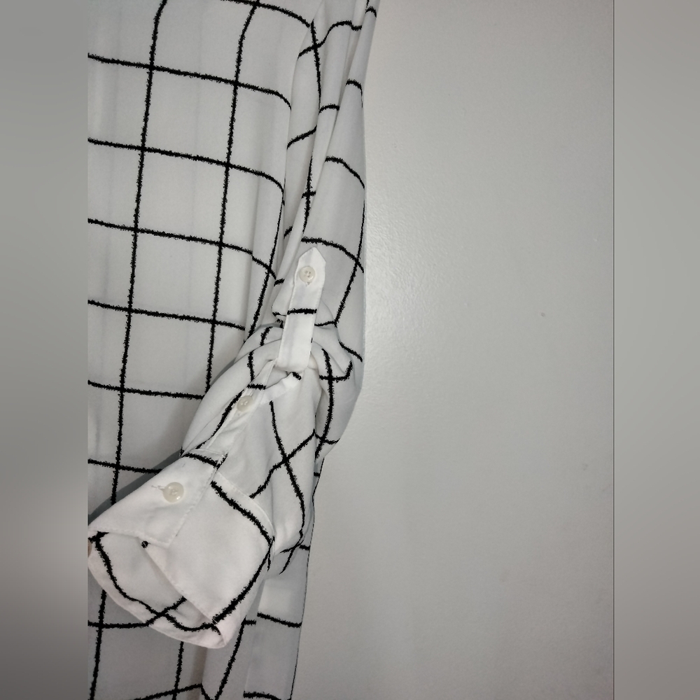 Apt. 9 (Size M) Black & White Grid Pattern Button… - image 6